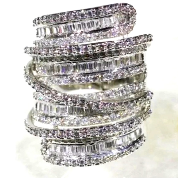 Jewelry - NEW! Gorgeous 6.4 CT Sterling Silver Diamond Ring. Simulated diamonds. Size 8